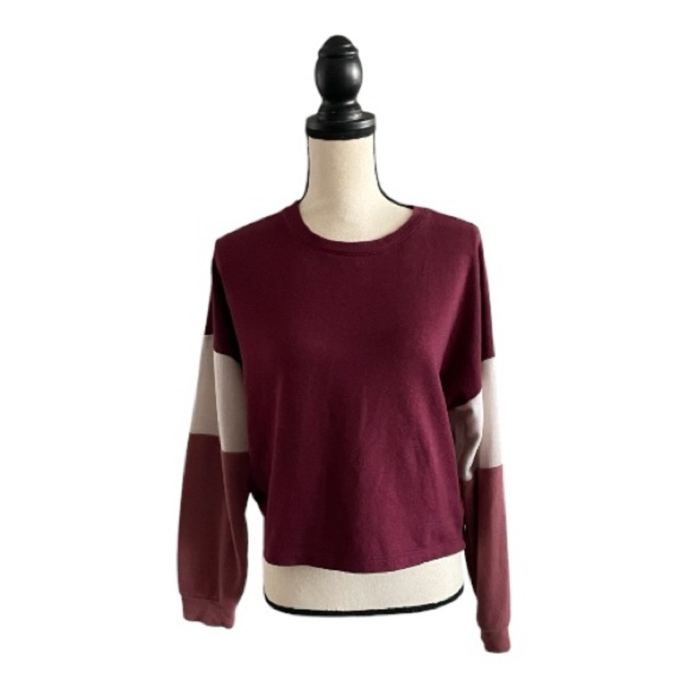 Forever 21 Ladies Burgundy Knit Top crew neck size (Med)